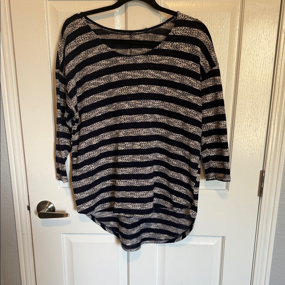 Striped Scoop Neck Tunic Top in Black and White